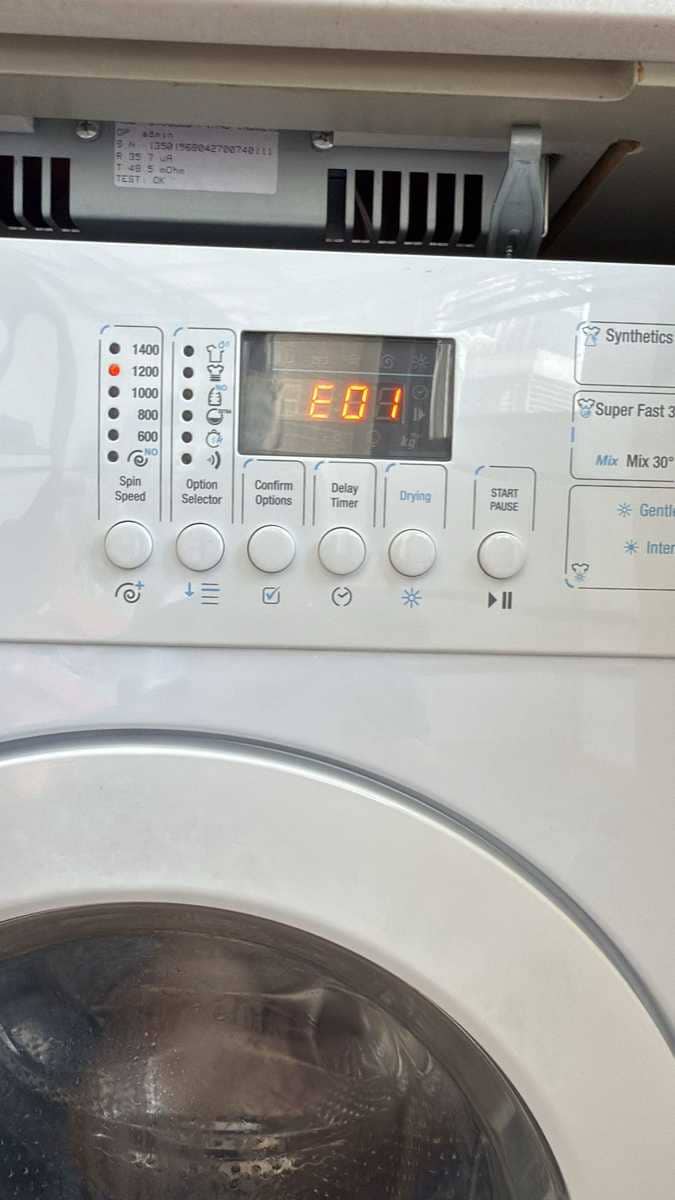 這部Smeg LSTA系列洗衣機清潔劑過量引發E01，何小姐驚呼師傅是最崇拜的人 🌟