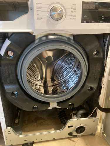 這部LG WFT系列洗衣機門膠邊更換過程，客人親眼見證後直呼：工程比想像複雜太多 😲