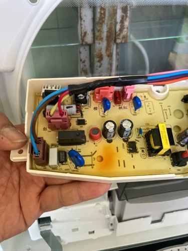 這部惠而浦VEMC系列洗衣機按鍵毫無反應？電子板發燙變色暴露真相 🔥