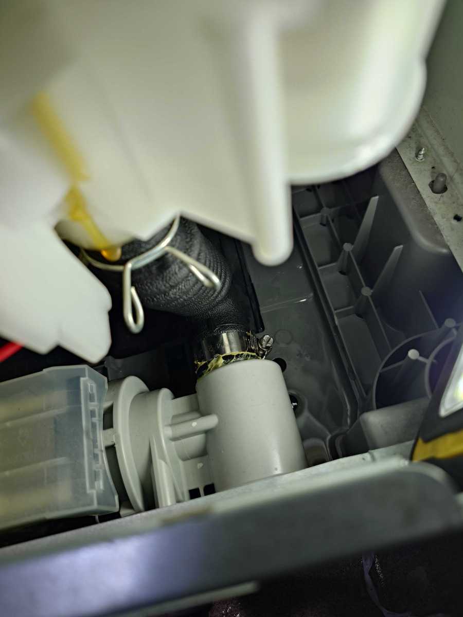這部LG洗衣機10公斤容量竟成負擔？兩人家庭的缸底喉脫落維修實例 💧