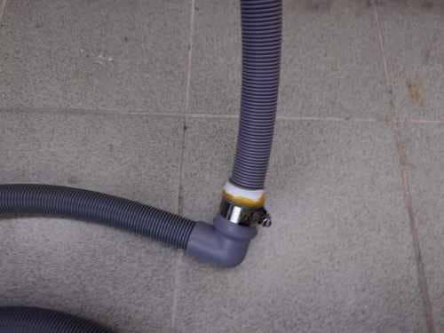 美的MG系列洗衣機從大陸帶回香港,安裝師傅巧解排水難題 🏠