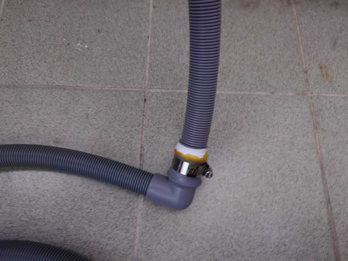 美的MG系列洗衣機從大陸帶回香港，安裝師傅巧解排水難題 🏠