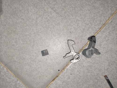 鄧生這部Zanussi ZWSH系列洗衣機門鎖死之謎：不是門把手而是門勾斷裂 🔍