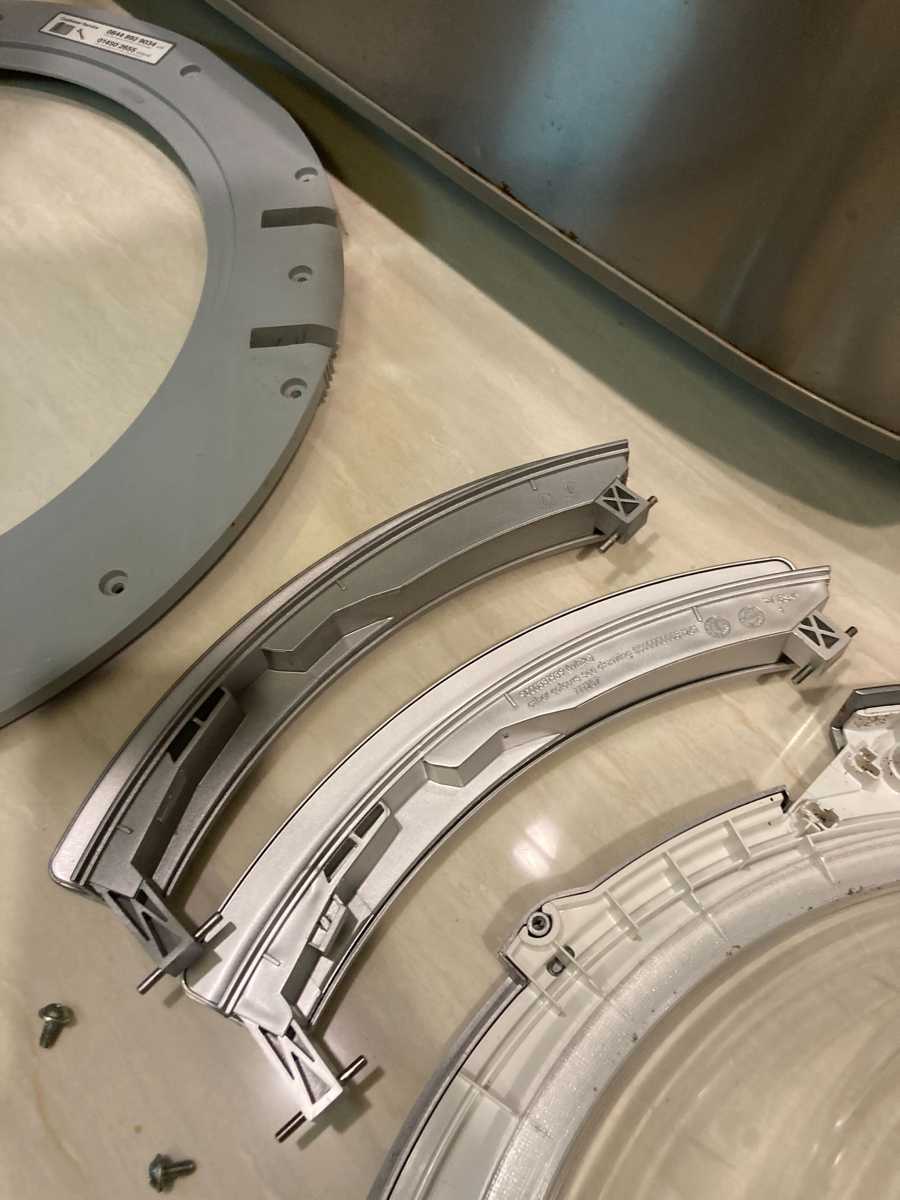 洗衣程序完成卻開不了門？這部西門子洗衣機門把手鬆動背後的真相 🔐