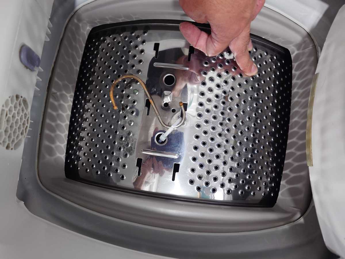 這部Philco PTL系列洗衣機每次洗衣都有卡卡聲？小小S型掛勾竟是罪魁禍首 🎯