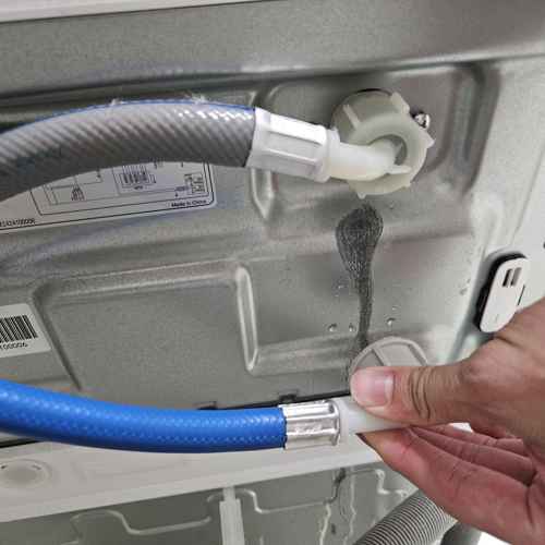 這部豐澤FTL系列洗衣機未開機就漏水？師傅檢查入水喉後找到真正原因 💧