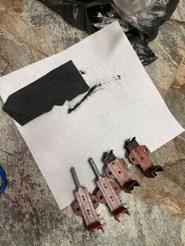 這部Zanussi ZWM系列洗衣機為何入水後不轉動？碳刷磨損的真相大揭秘 🔍