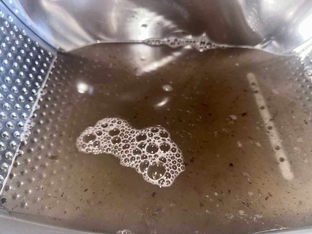 郭女士這部Zanussi前置式洗衣機用了10年還捨不得換,第二次清洗讓老拍檔繼續服役 🤝