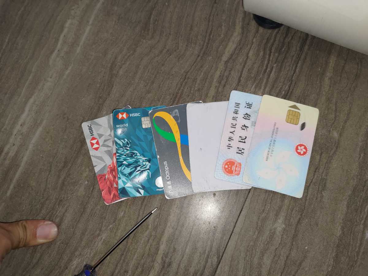 這部西門子WD系列洗衣機內膽夾住6張重要證件,師傅3種取物技巧全數救回 💳