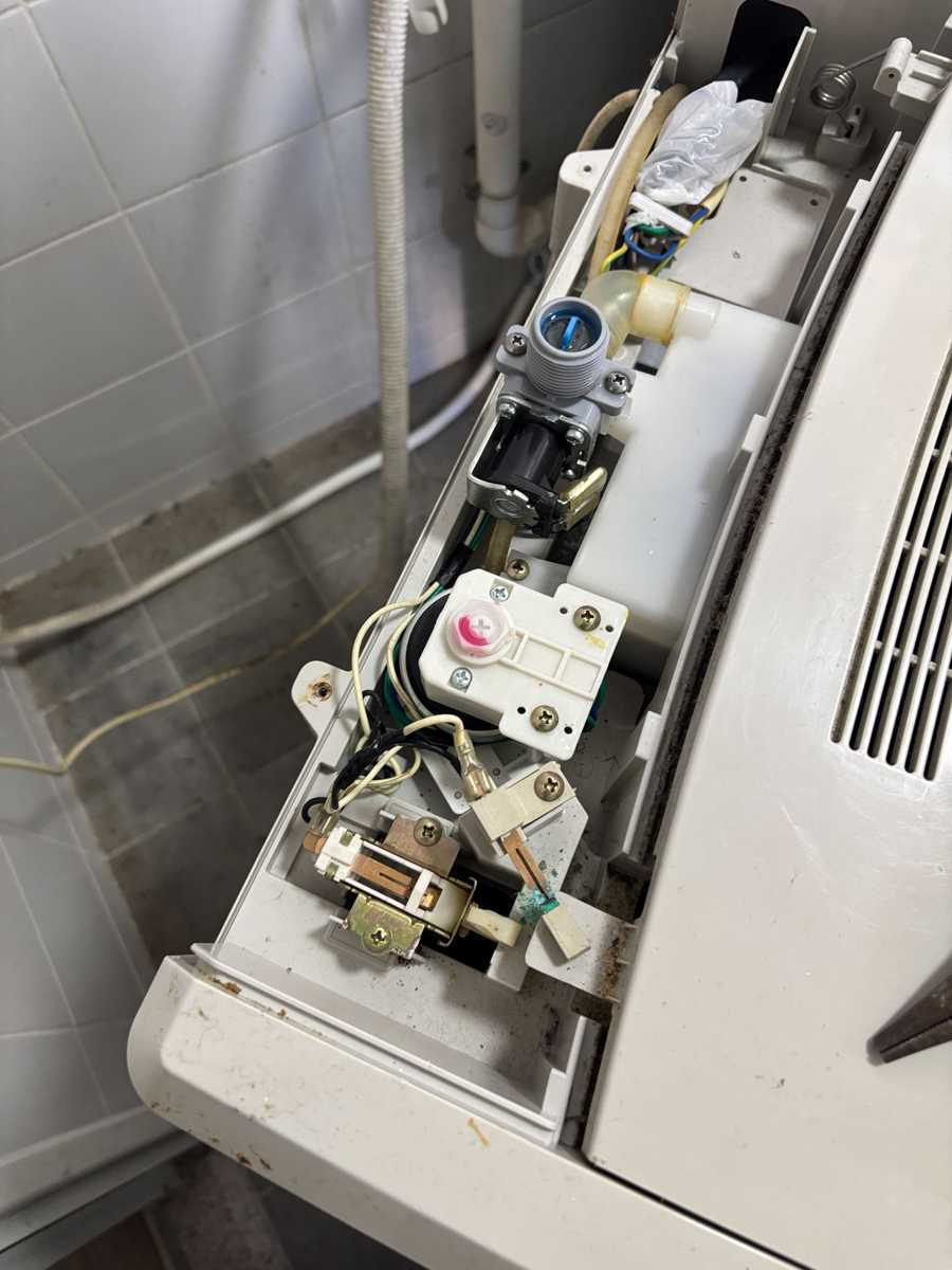 十年老將突然罷工?這部大和牌DWM7210洗衣機門掣線路氧化的維修實錄 💧