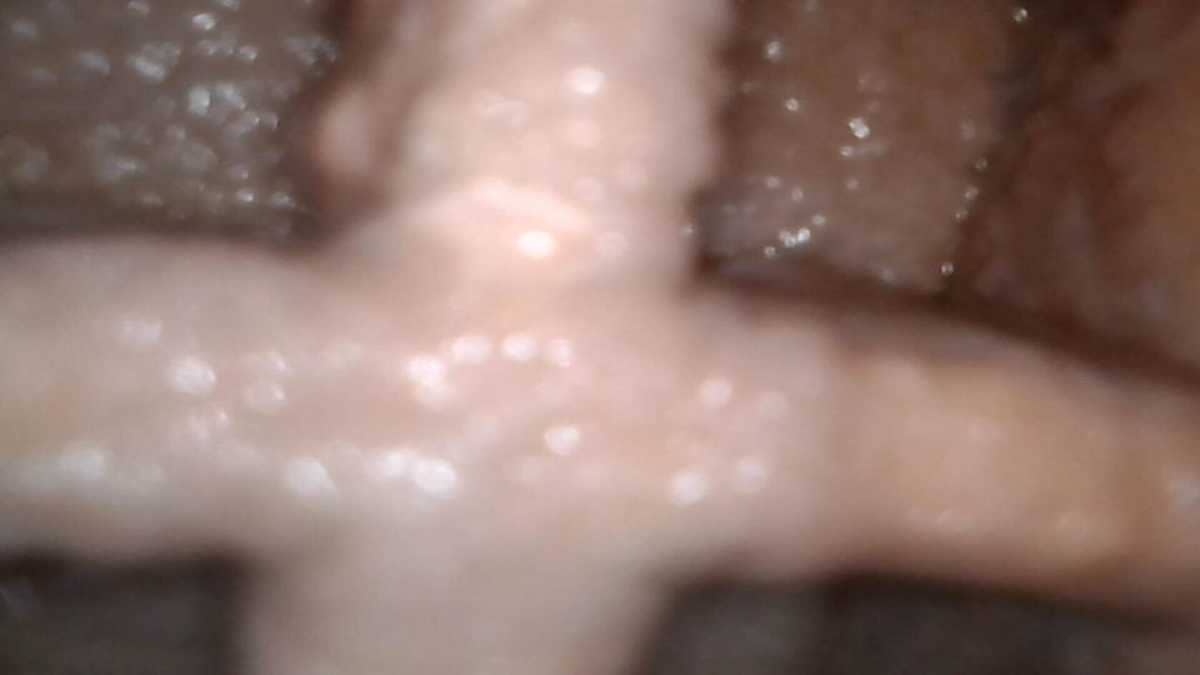 外表一塵不染的這部LG前置式洗衣機，內窺鏡一探竟發現滿佈白色結晶🔬