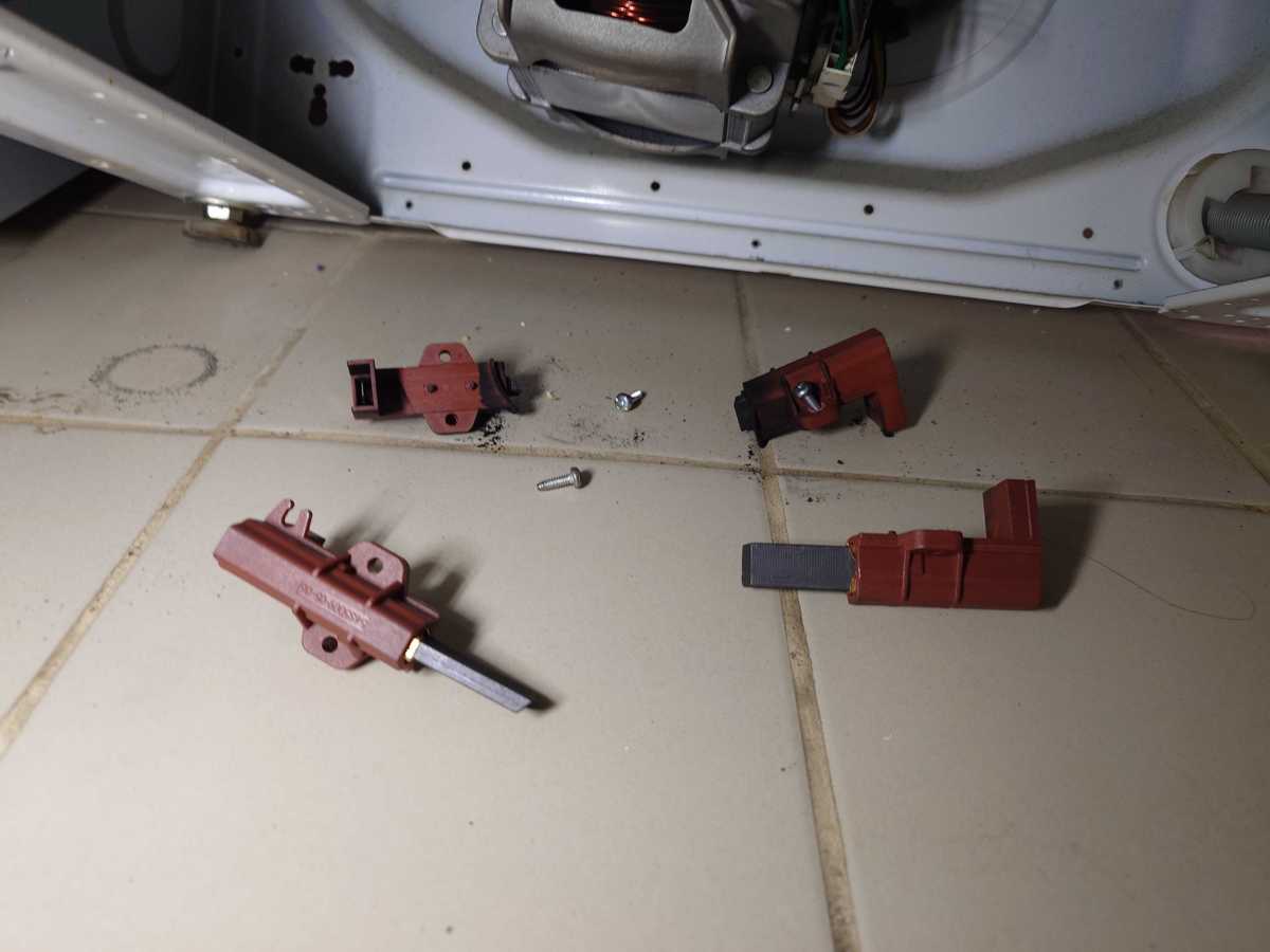 滾筒轉動有阻力卻不運作？這部日立BD80CE洗衣機的關鍵線索 🔍