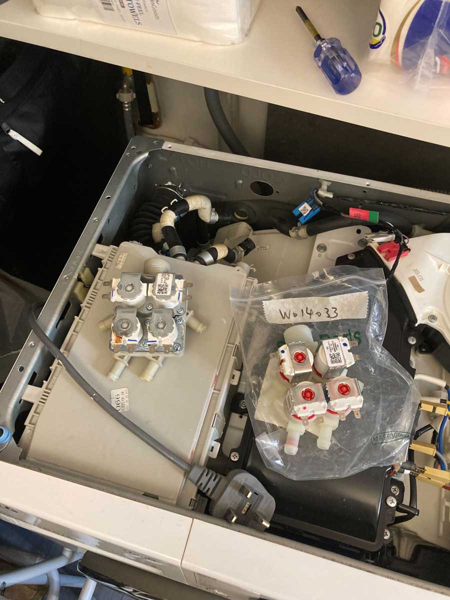 工人姐姐一句話成破案關鍵:這部LG FC系列洗衣機靜止時漏水之謎 💧