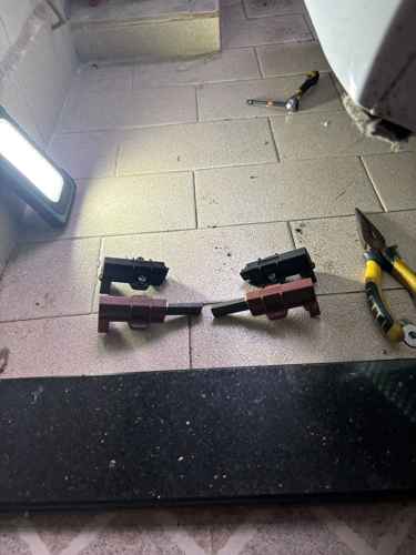 注水後滾筒紋風不動？這部Ariston AR系列洗衣機用了13年的秘密 🔋