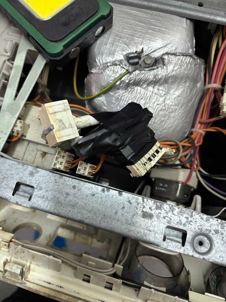 35年老戰友不離不棄 🏆 這部Zanussi洗衣機開關掣失靈的變通修復方案