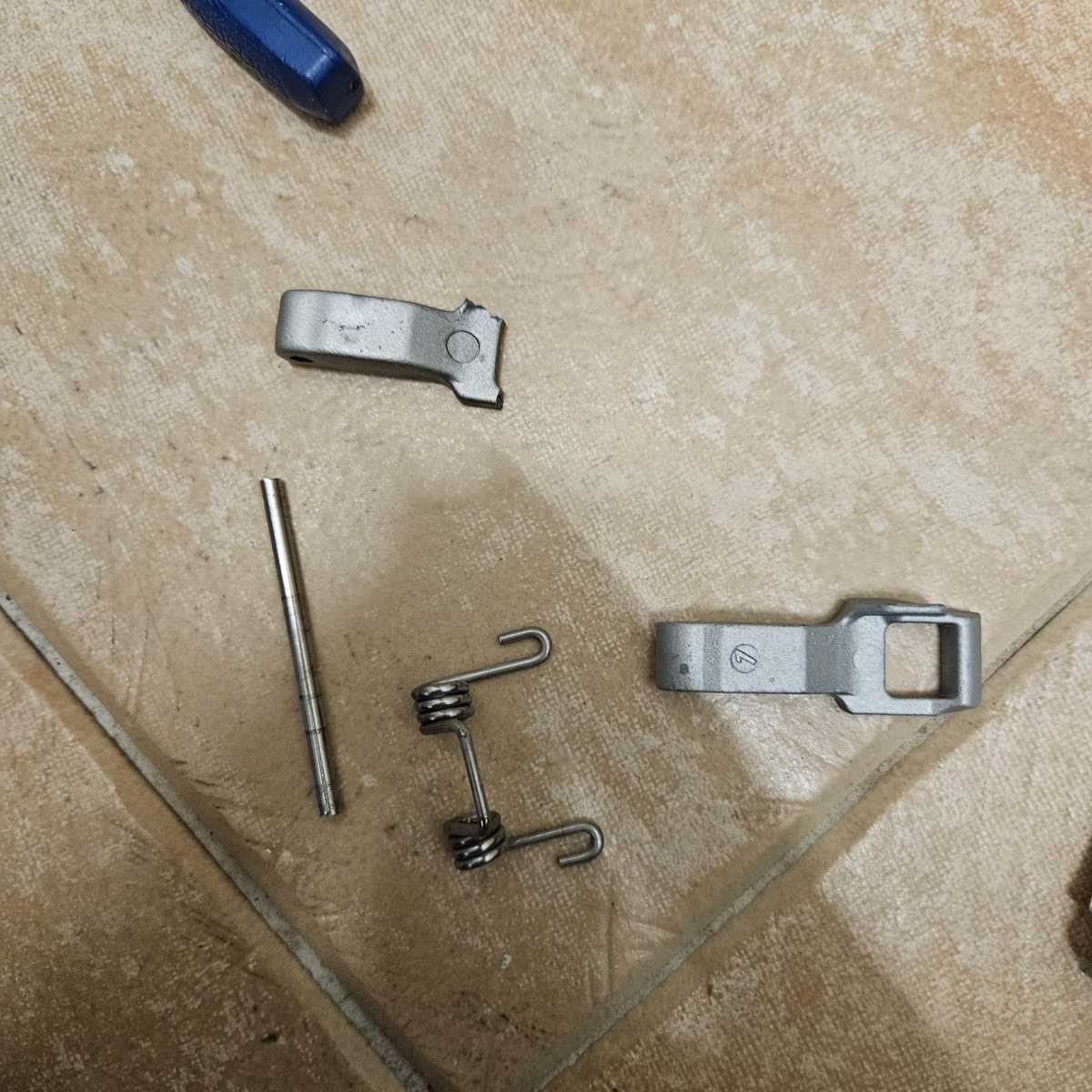 一拉就斷!這部LG WF系列洗衣機門勾斷裂背後的老化門鎖掣問題 ⚡