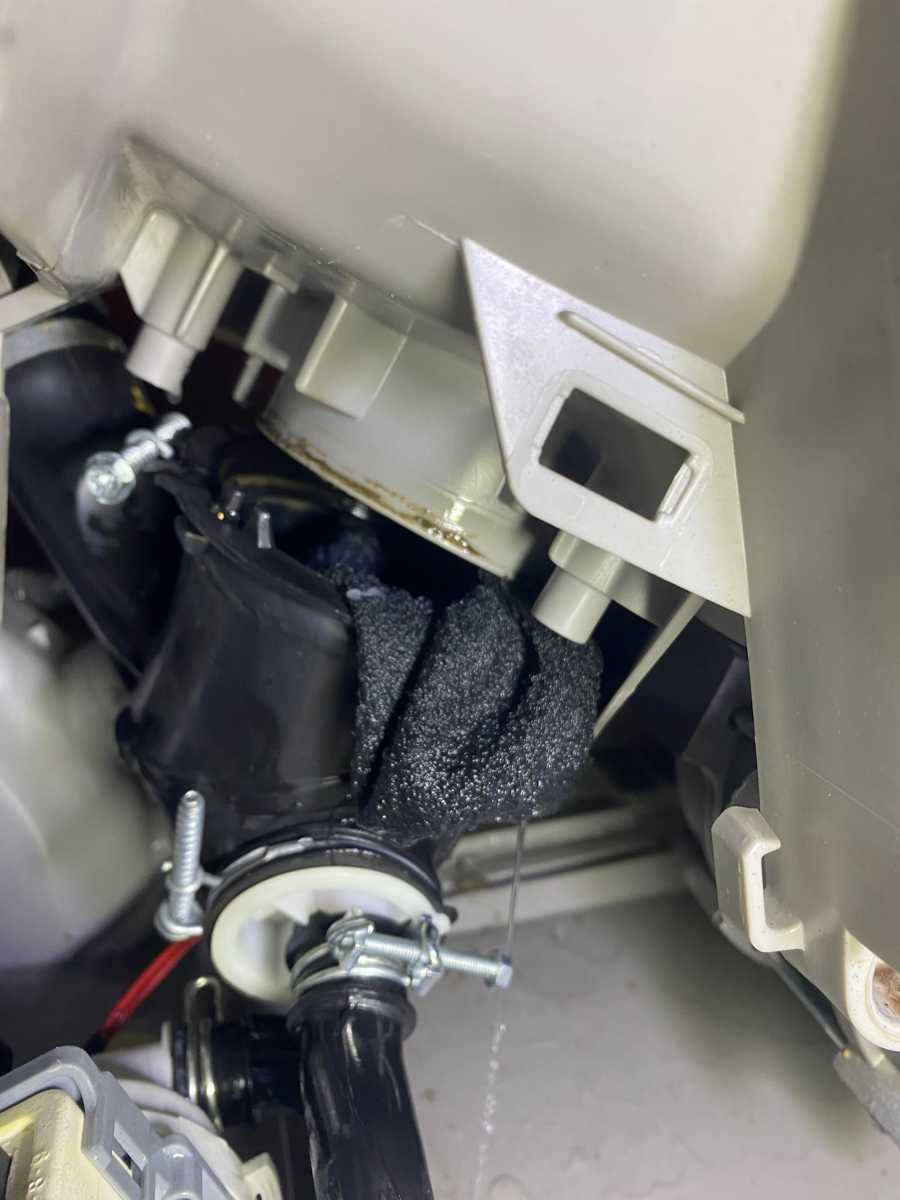 一隻襪子竟令這部Electrolux EWT系列洗衣機完全癱瘓？拆開機底真相大白 🧦