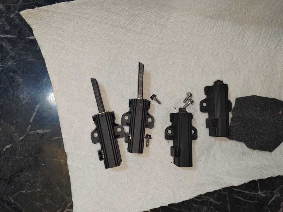 用了六年的GAGGENAU WD系列洗衣機滾筒突然不轉？師傅拆開摩打找到答案 🔍