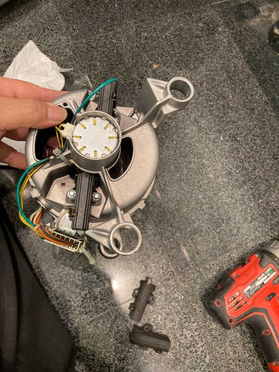 這部西門子WD系列洗衣機滾筒不轉，網上說是皮帶問題？師傅一個手感測試揭示真相 🔍