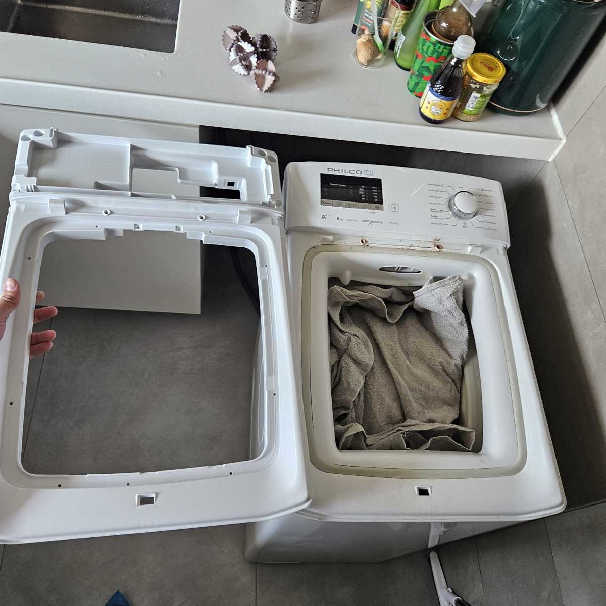 這部Philco PTL系列洗衣機門鉸斷裂無法闔門？師傅拆解門框更換全過程 🚪