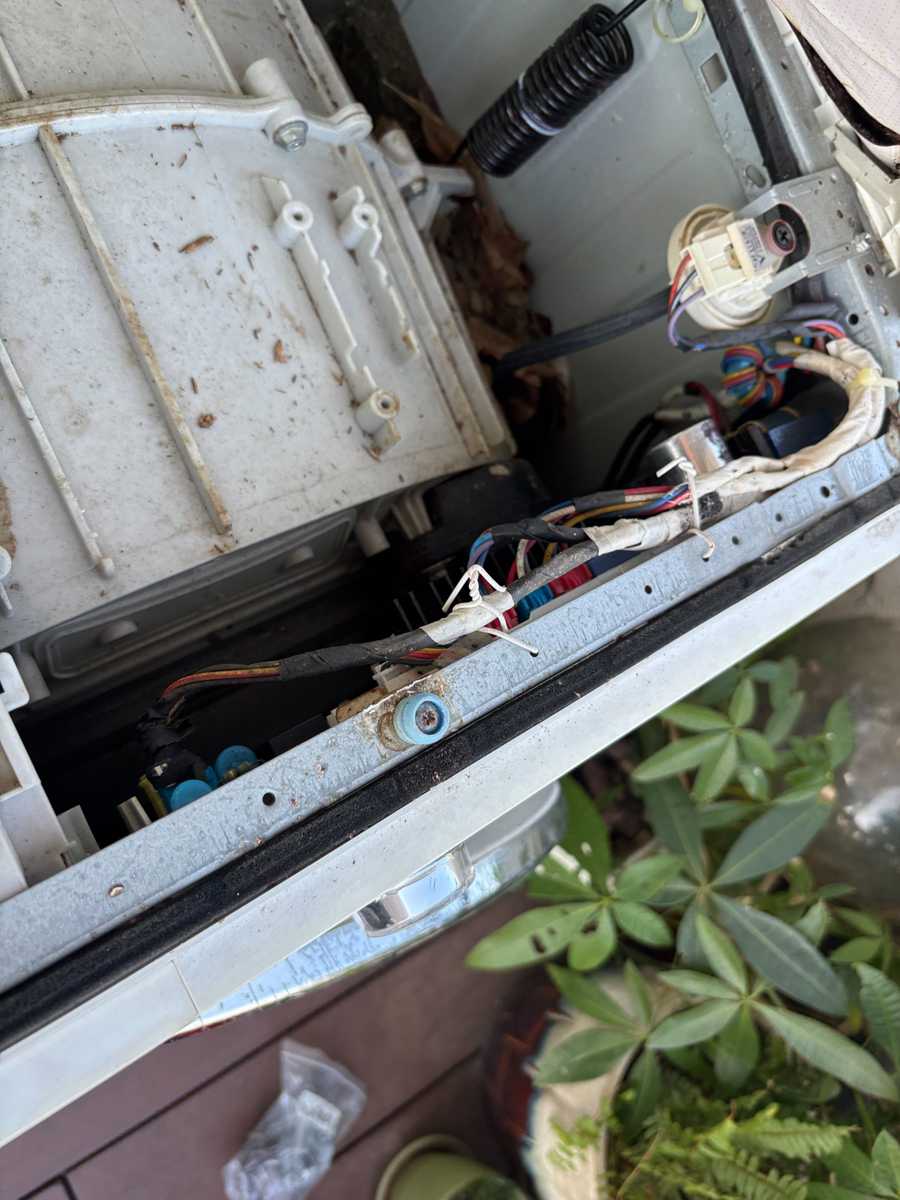 這部LG WFN系列洗衣機地線被拆除後繼續用？師傅檢測揭示觸電隱患 🔌