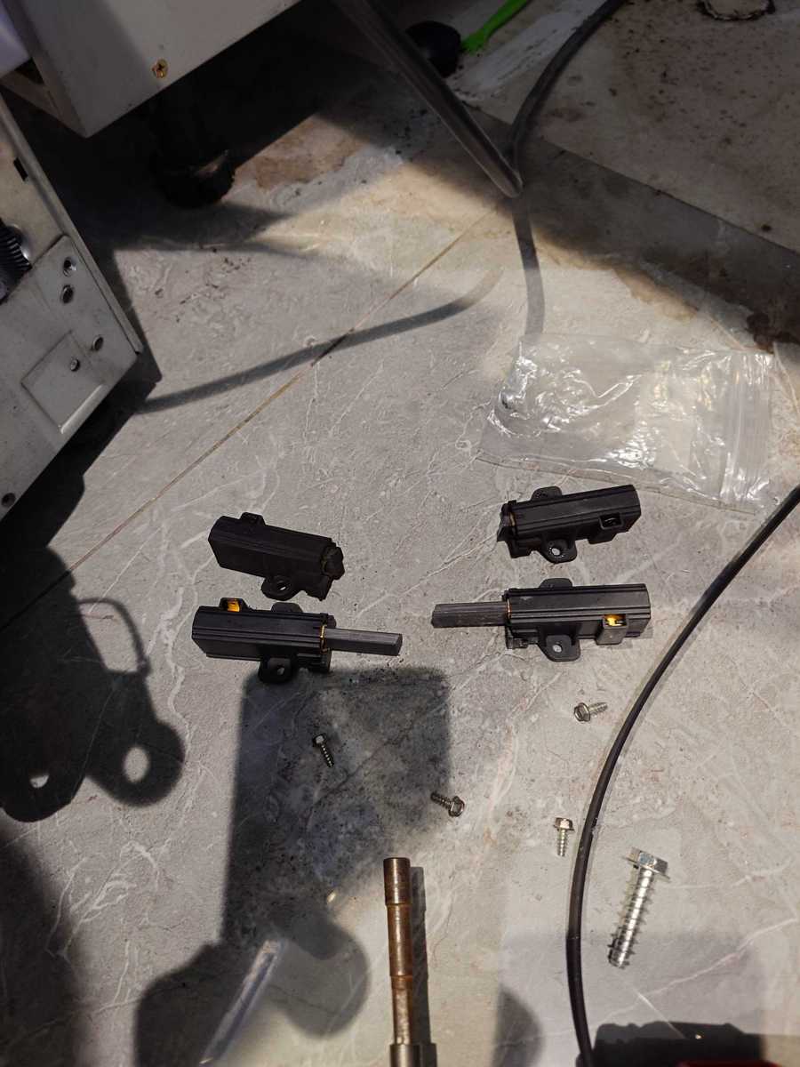 修好E11再現E13：這部西門子WK系列洗衣機兩個故障碼的逐步排查實錄 📋