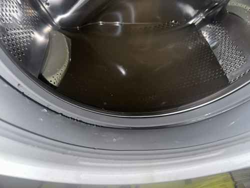 租屋族接手舊家電的衛生隱憂🔍 這部Whirlpool前置式洗衣機門膠邊霉斑清除實錄