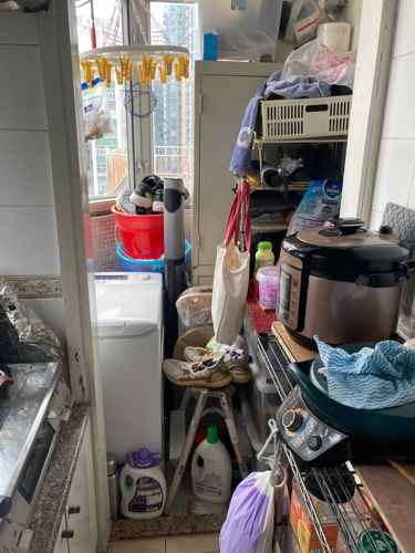 這部Candy上置式洗衣機門蓋關不緊無法啟動 🔩 師傅在狹窄廚房更換全組門框實錄