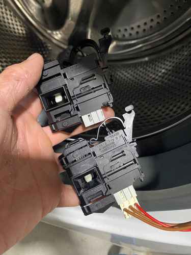 惠而浦FFCR系列洗衣機F06報錯？師傅揭示門鎖掣與濕氣的隱藏關係 🐱