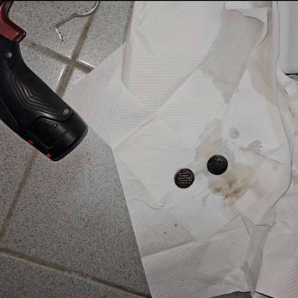 兩枚日元硬幣卡住葉輪 🪙 這部Hitachi NW系列洗衣機不排水的真正原因