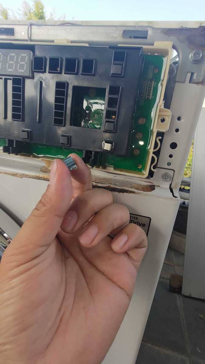 按鍵要狂按才有反應 🪫 這部LG WF系列洗衣機的輕觸棉竟是元兇