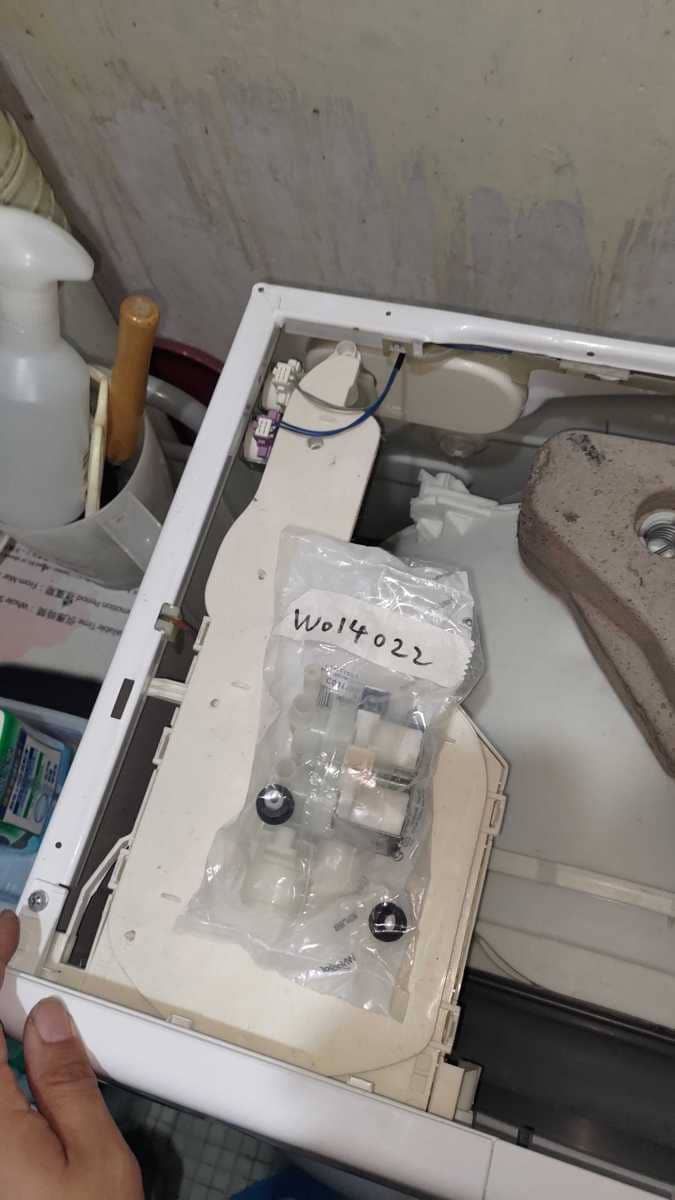 這部惠而浦CFCR系列洗衣機水聲澎湃卻滴水難進？師傅拆機揭示入水掣老化真相 💧