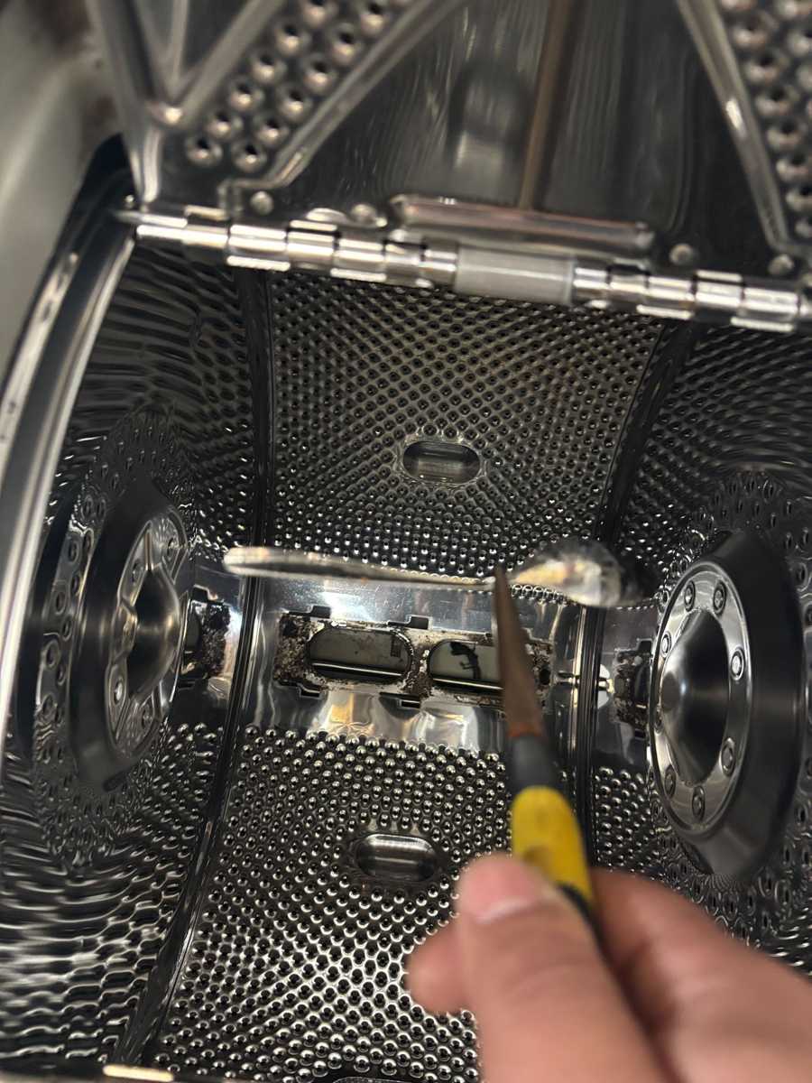 這部惠而浦TDLR系列洗衣機差點因一支匙羹報銷 😮 及時停機的重要性