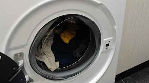 這部惠而浦FRAL系列洗衣機門膠鋼圈鬆脫 🧺 師傅揭露八成個案都因同一個習慣