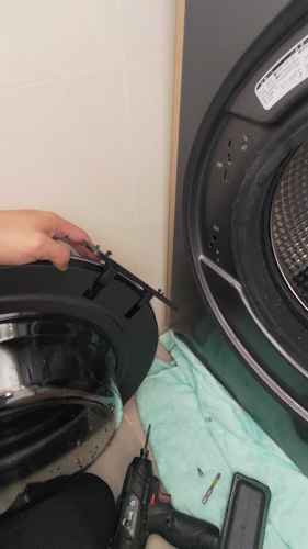 自行拆裝機門後漏水不止 💧 這部Haier XQG系列洗衣機的維修實錄