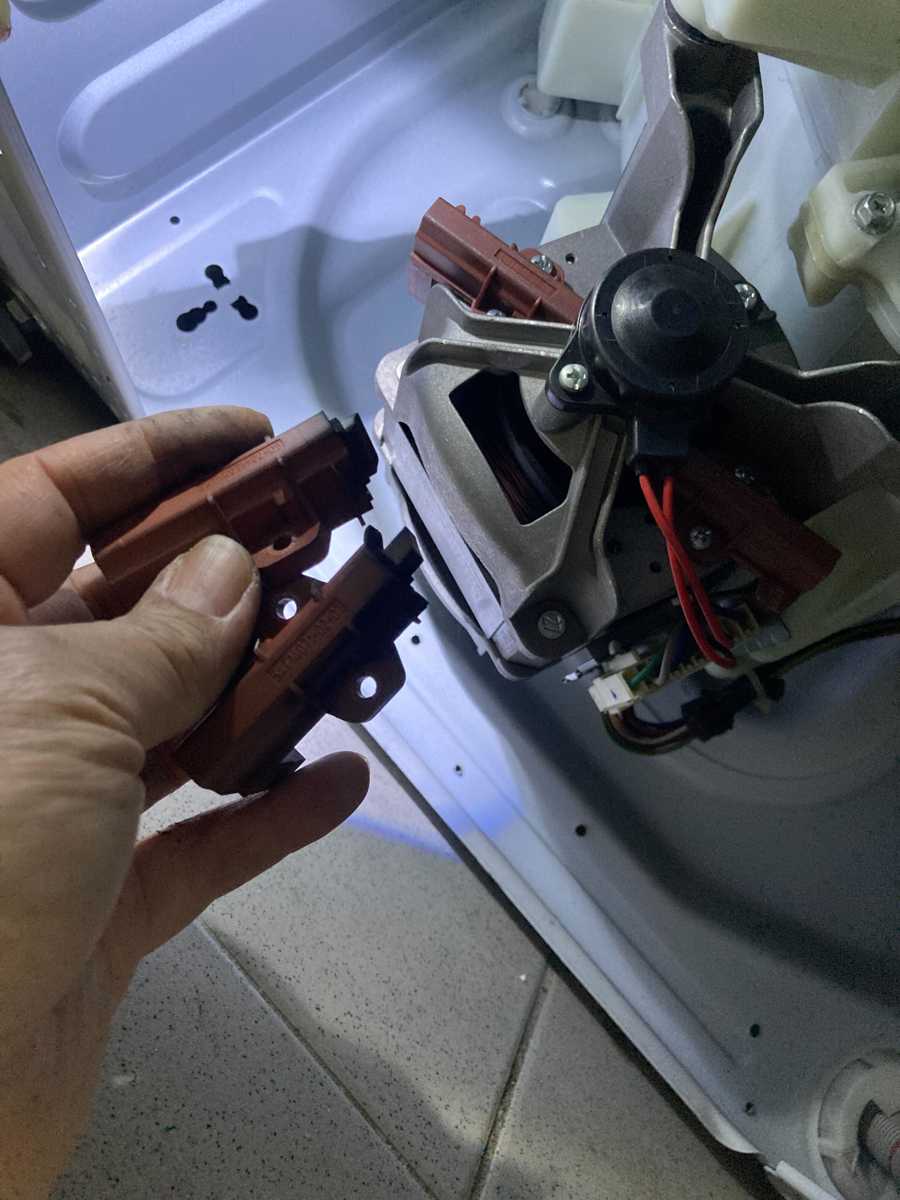 金章牌ZWM系列洗衣機摩打不轉動的真正原因：不是皮帶而是這個消耗品 💡