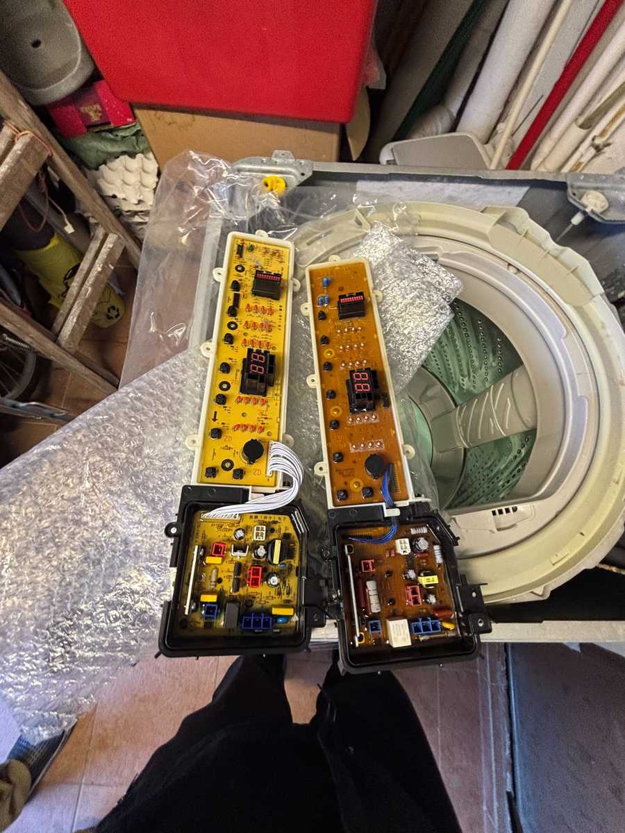 這部Panasonic NAF系列洗衣機U12故障碼之謎:問題竟不在門掣而在電子板 🧩