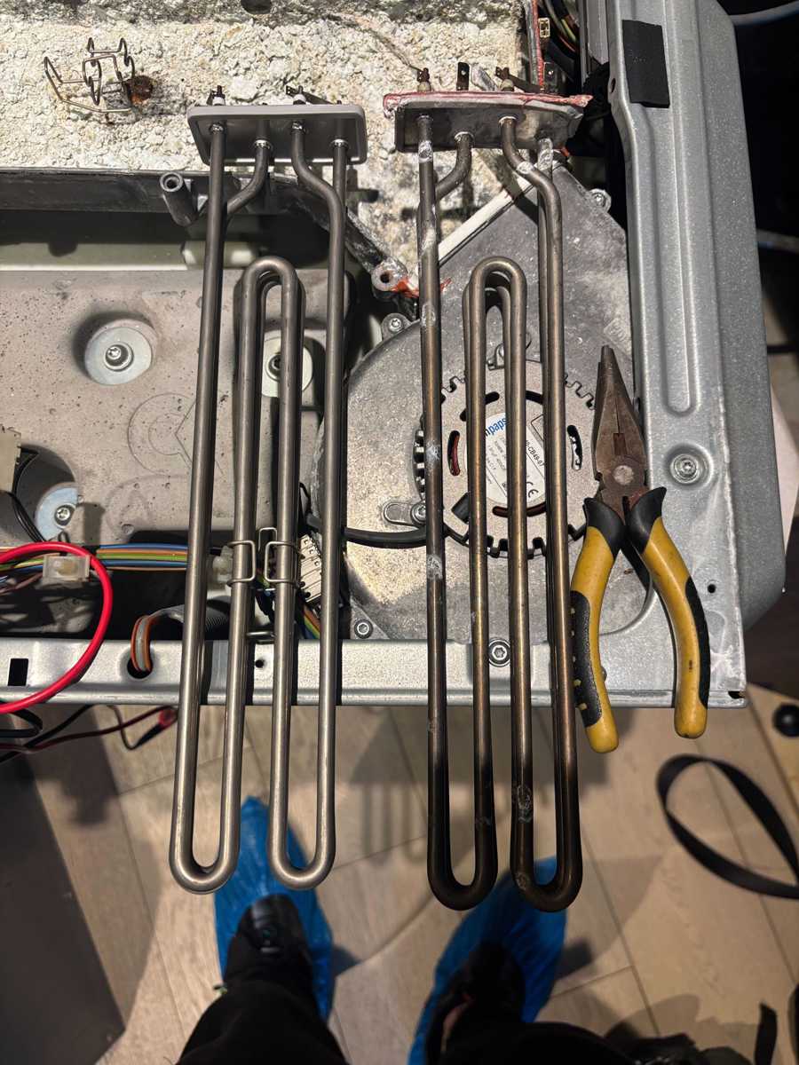 這部Gorenje WDI73121HK洗衣機一開就跳掣?原來烘乾發熱線早已被泡沫「慢慢侵蝕」🫧