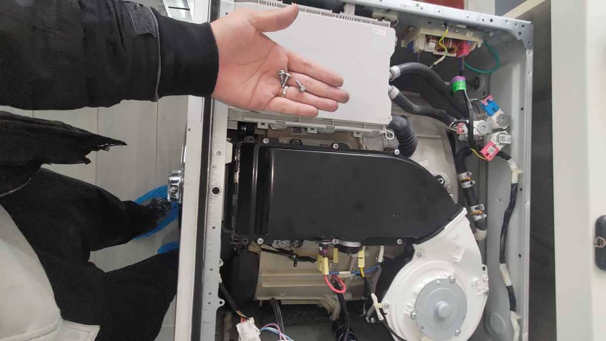 這部LG WFCT 系列洗衣機脫水怪聲追查記：從影片線索到螺絲鬆脫🔧