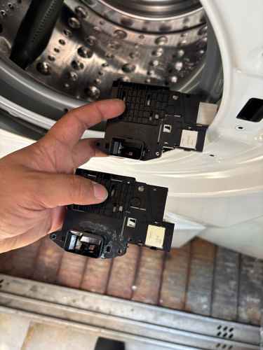 西貢陳小姐這部 LG GCS系列洗衣機出現 dE2，門鎖無法扣合現場更換門鎖掣後恢復運作 🧭