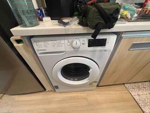 這部Indesit MWE系列洗衣機出現F06，師傅到場發現洗衣粉盒長期潮濕誘因 🧼