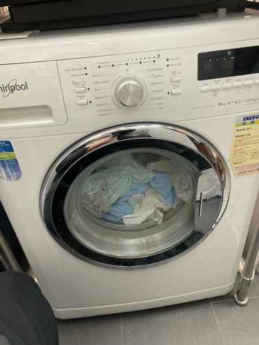 洗衣機門打不開先別硬拉：這部惠而浦AWC系列洗衣機門把手磨損失去拉力，師傅拆機換件當場解決 🫧