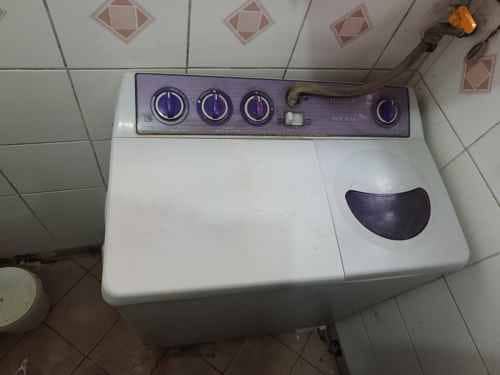 這部東芝雙槽洗衣機排水喉爆裂點算好？師傅一個方法解燃眉之急 🩹