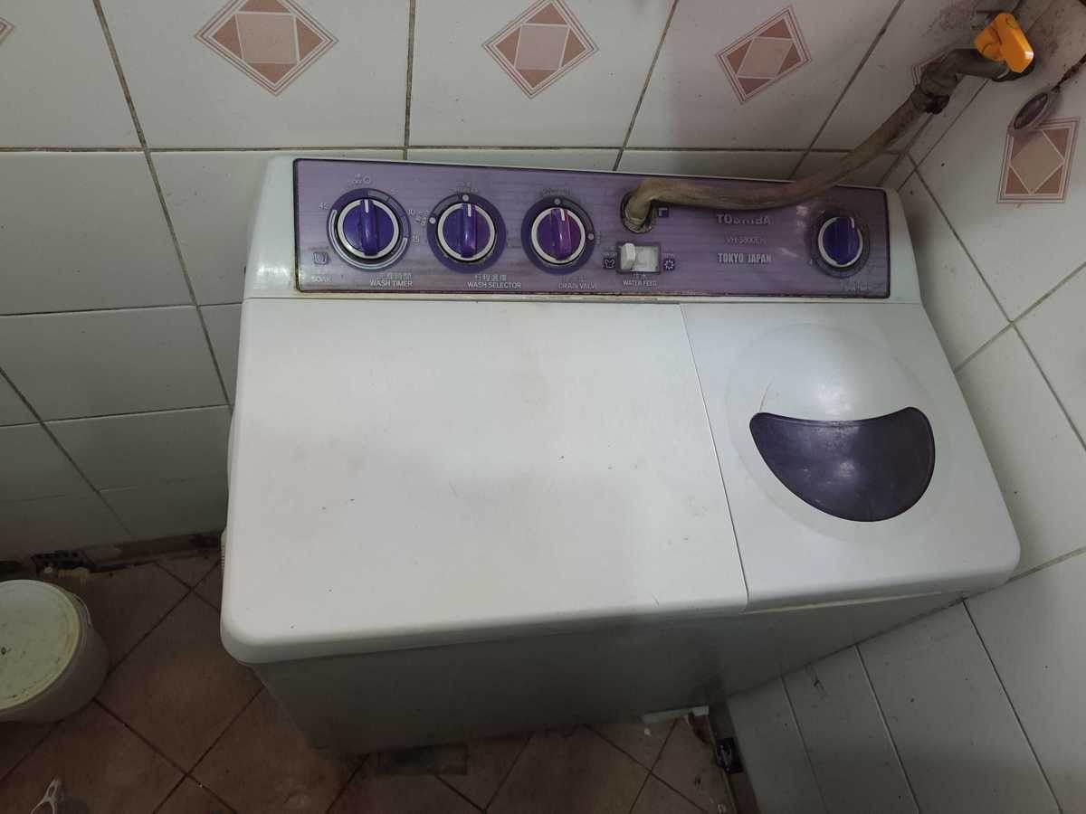 這部東芝雙槽洗衣機排水喉爆裂點算好？師傅一個方法解燃眉之急 🩹
